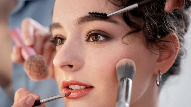 Layout makeup cần phù hợp với hoàn cảnh và trang phục