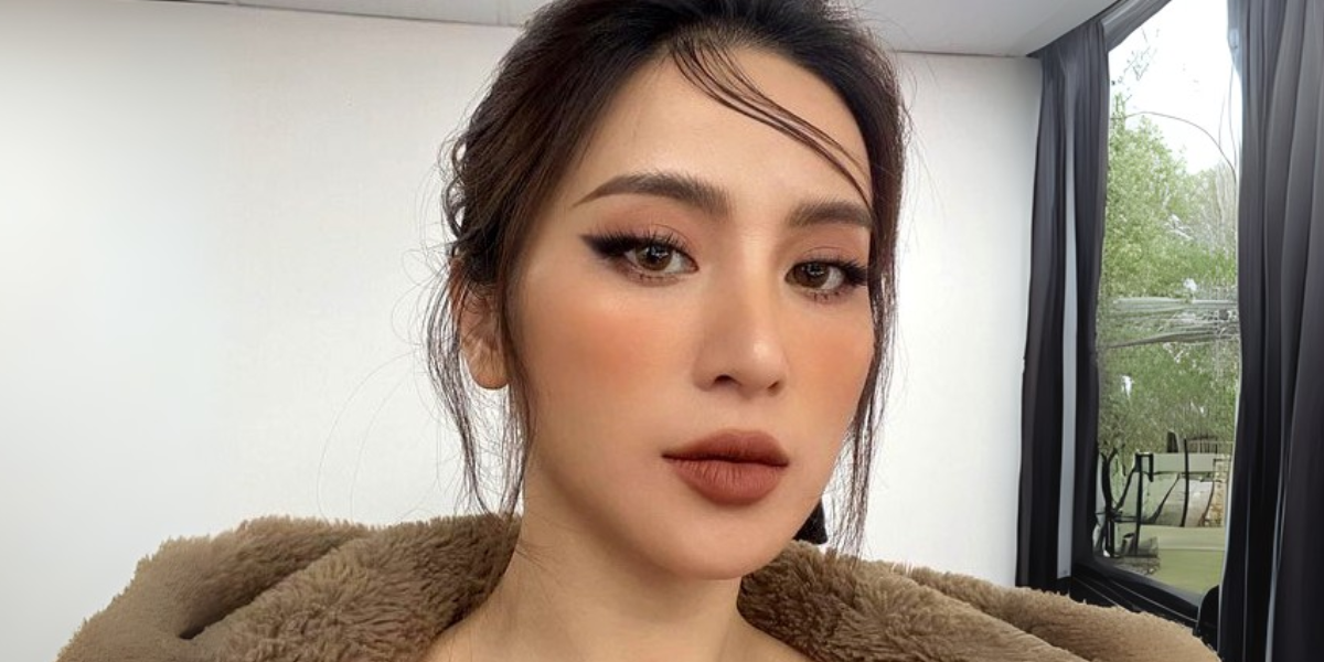 makeup tone tây